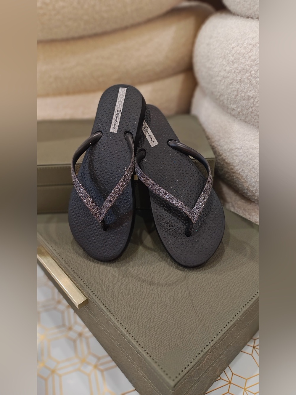 Ipanema Sparkle Strap Black Flip Flops